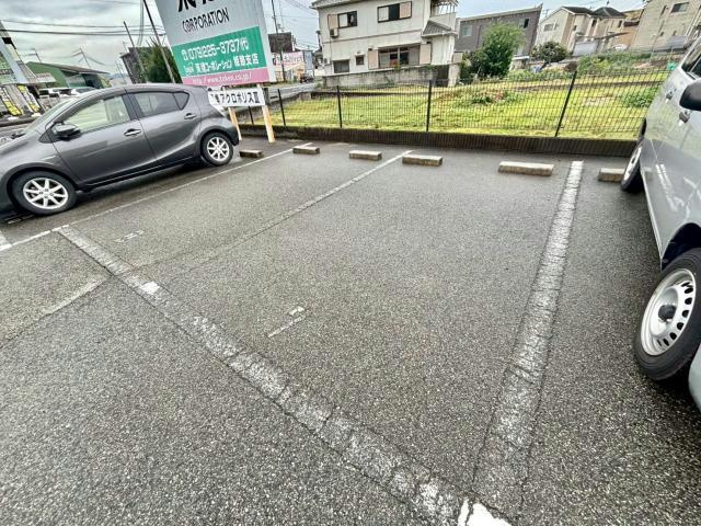 アクロポリスⅢの駐車場