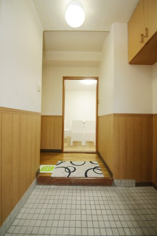 サン青山の玄関|別部屋同間取りのお写真となります。参考にご覧くださいませ。