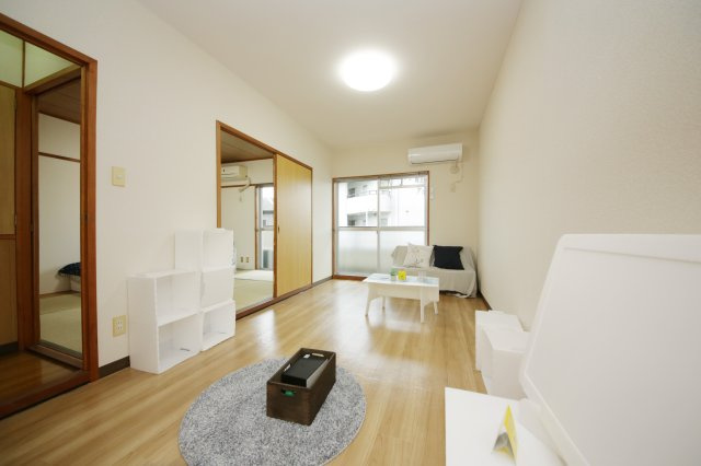 サン青山の洋室|別部屋同間取りのお写真となります。参考にご覧くださいませ。