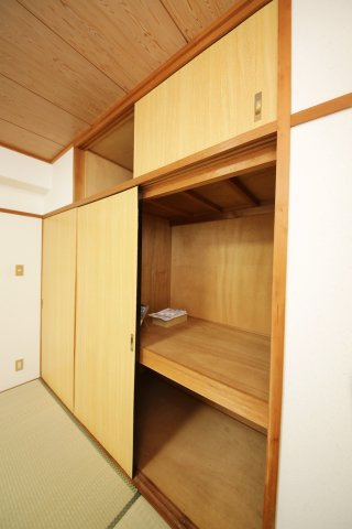 サン青山の収納|別部屋同間取りのお写真となります。参考にご覧くださいませ。