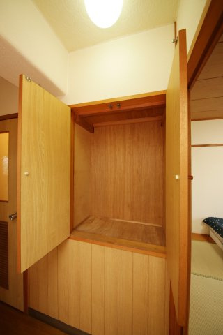 サン青山の収納|別部屋同間取りのお写真となります。参考にご覧くださいませ。