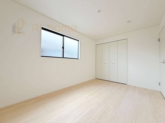 古河市諸川第9　新築戸建て　1号棟の洋室|どんな部屋家具も合わせやすいシンプルな洋室！
たっぷりの日差しと心地よい風が舞い込む住まい♪