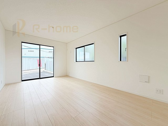 古河市諸川第9　新築戸建て　1号棟の居間・リビング|広々とした余裕のあるリビングです♪大きな窓からは自然光が届きます。
