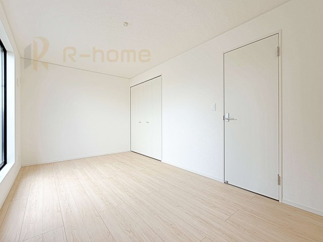 古河市諸川第9　新築戸建て　1号棟の洋室|お部屋のサッシにはペアガラスを採用、高い断熱性による省エネと結露対策に有効です♪