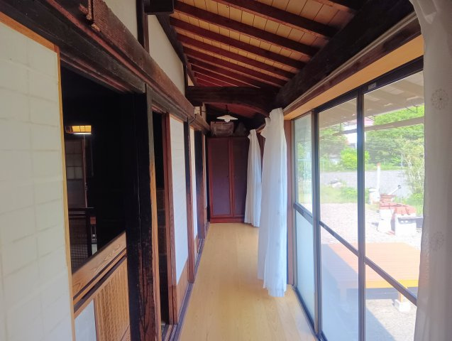 売中古戸建　藤枝市瀬戸ノ谷の内装|南側の広縁は陽当りがよく、和室に優しい光を提供します！