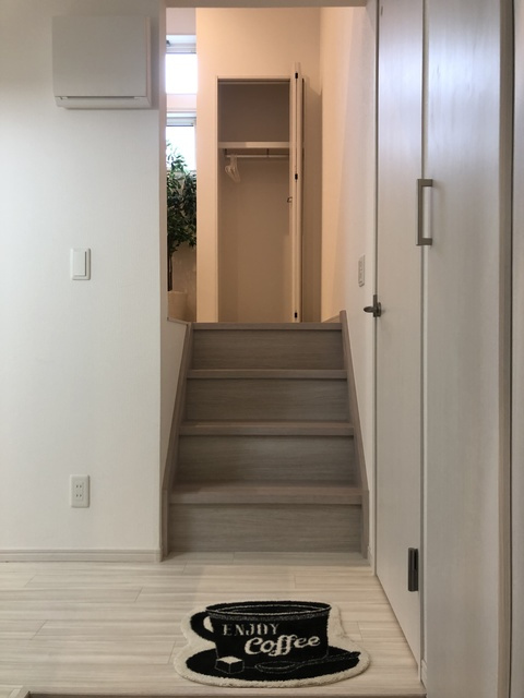 RIZEST 富沢の玄関