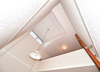 【収納】 | タウンハウス伊川谷 | 4.5帖洋室のロフトと天窓