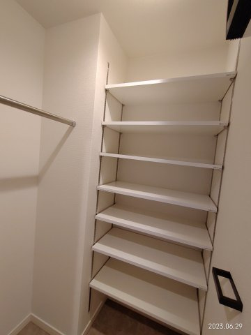セントラルレジデンスの収納|別部屋写真です。