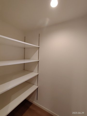 セントラルレジデンスの収納|別部屋写真です。