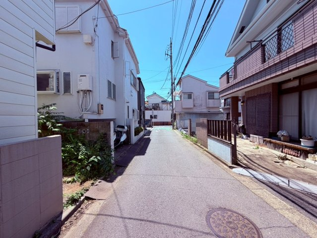 【前面道路含む現地写真】 | ～インフィーア Vol. 79　練馬区西大泉４丁目　ブランド新築戸建て～ | 落ち着いた住宅街の一角、ゆったり過ごせる住環境です