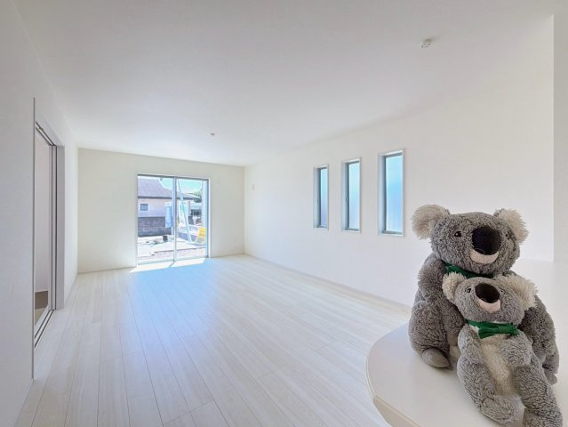 【居間・リビング】 | 高崎市南新波町　新築住宅 | 窓を開けるとスッーと爽やかな風を感じるリビング。家族の笑顔が集まる幸せな空間。