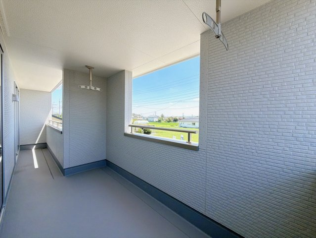 【バルコニー】 | 高崎市南新波町　新築住宅 | お日さまがほほえむバルコニー。気持ち良い風と青く広がる空。思わず深呼吸したくなる。
