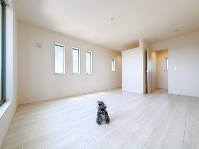 【洋室】 | 高崎市南新波町　新築住宅 | 広さはお子様の勉強部屋にも適した広さ！
勉強机や本棚などの家具を置いてもフリースペースも確保することができます。