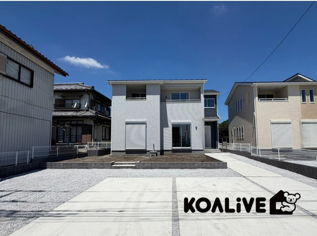 【外観】 | 高崎市南新波町　新築住宅 | 完成済み！いつでも新生活を始めることができます。
開放感あるLDK！
陽当り、風通しも良い暖かな住まいです。
KOALIVE （コアライブ）【0120-919-727】