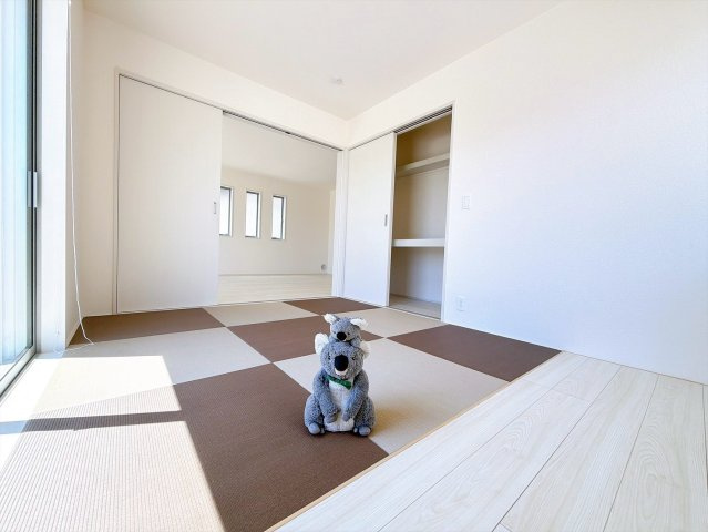 【和室】 | 高崎市南新波町　新築住宅 | LDKに隣接している和室。お子様を遊ばせたりお昼寝させたりしながら家事を行えます。