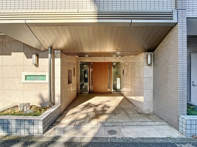 日神デュオステージ幡ケ谷のエントランス
