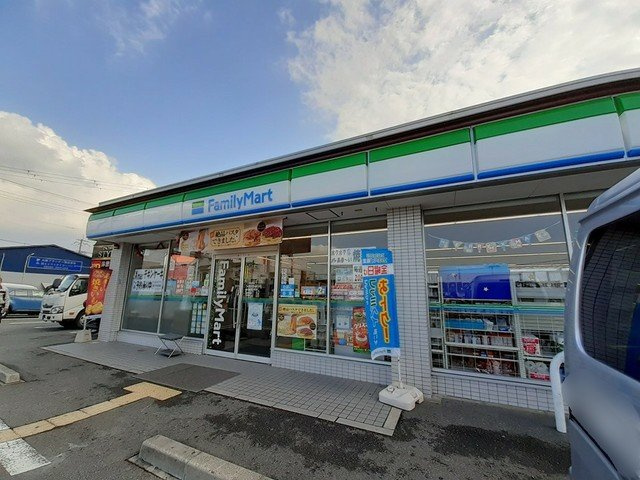 ランプ　タウンの周辺|ファミリーマート様まで134m