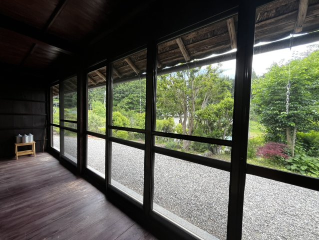 菟田野大澤の庭|室内と屋外をゆるやかにつなぎ、たっぷりの採光と心地よい風通し。
