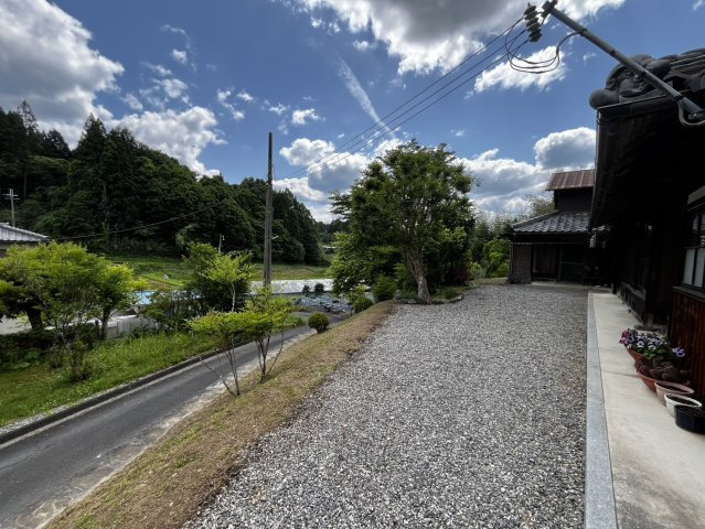 菟田野大澤の展望|抜けるような青空と、里山の深緑を独り占め。高台から見晴らす、開放感あふれるパノラマビュー