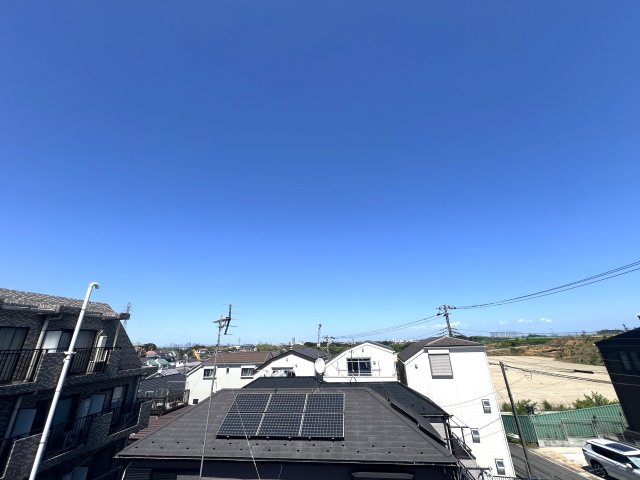 やっぱり人はお日様が好き。ルーフバルコニーで日光浴☀人目に触れないのもGOODポイントでは！？な【リフォーム／神奈川区羽沢町中古戸建】の展望