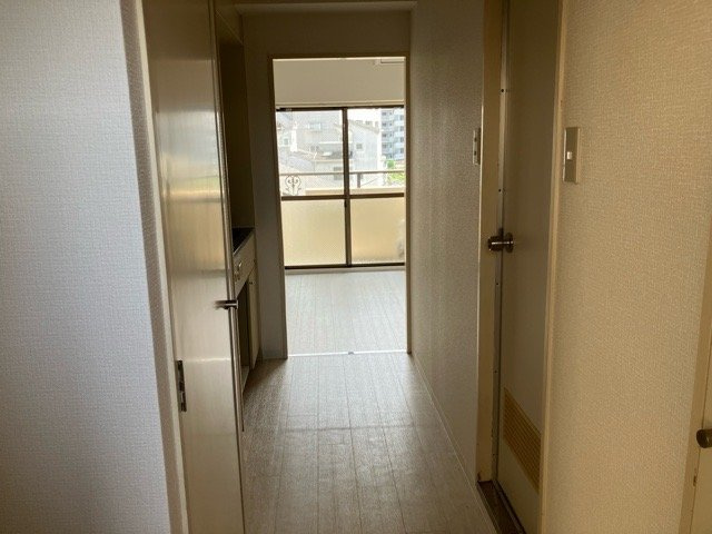 エヴェナール二子新地の玄関