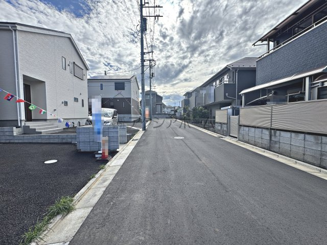 清瀬市下宿1丁目・全9棟　新築一戸建　9号棟の前面道路含む現地写真