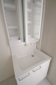 【洗面所】 | 【仲介手数料無料！！】町田市鶴川4丁目　築後未入居戸建て（全3棟）3号棟　4390万円