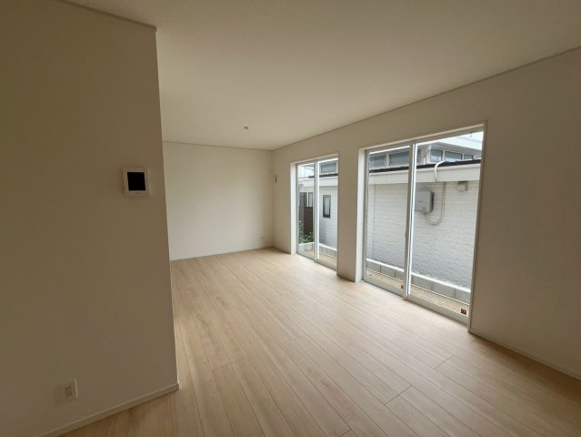 うるま市与那城屋慶名第6　クレイドルガーデン　新築戸建て　全4棟　3号棟の居間・リビング