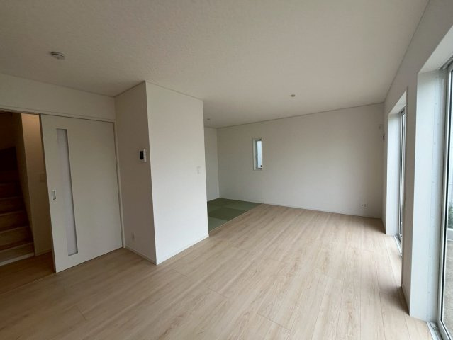 うるま市与那城屋慶名第6　クレイドルガーデン　新築戸建て　全4棟　3号棟の居間・リビング