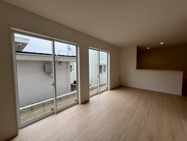 うるま市与那城屋慶名第6　クレイドルガーデン　新築戸建て　全4棟　3号棟の居間・リビング
