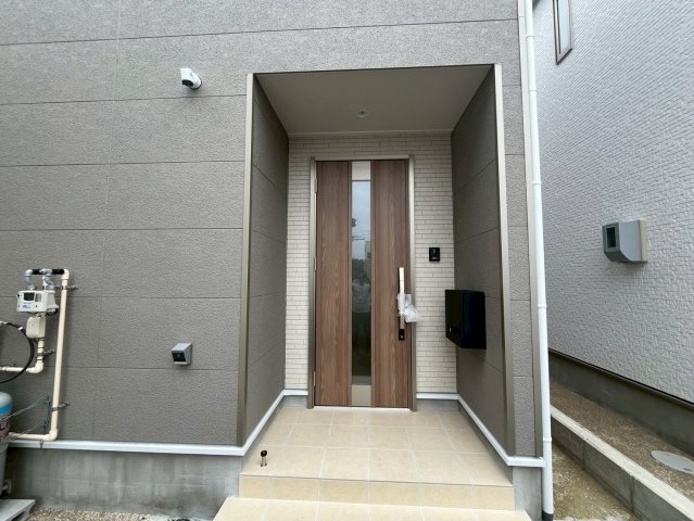 うるま市与那城屋慶名第6　クレイドルガーデン　新築戸建て　全4棟　3号棟の玄関