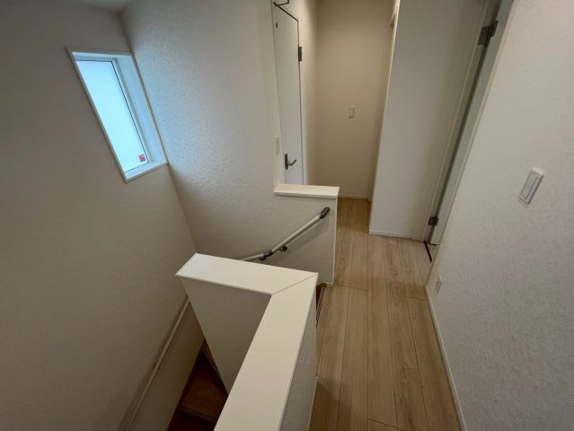 うるま市与那城屋慶名第6　クレイドルガーデン　新築戸建て　全4棟　3号棟の玄関