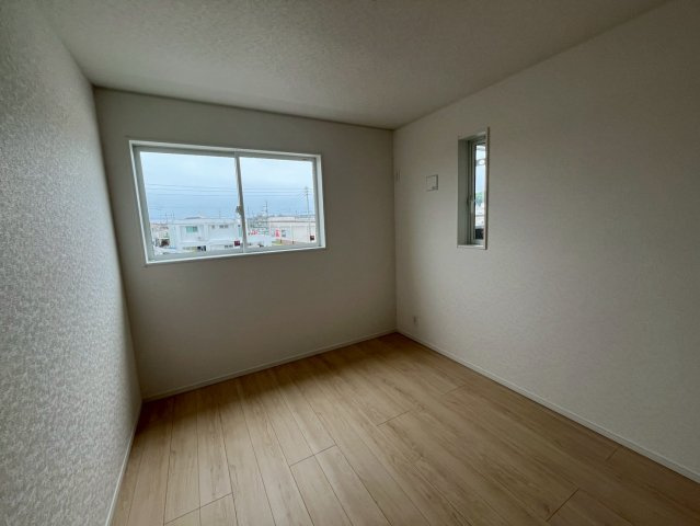 うるま市与那城屋慶名第6　クレイドルガーデン　新築戸建て　全4棟　3号棟の洋室