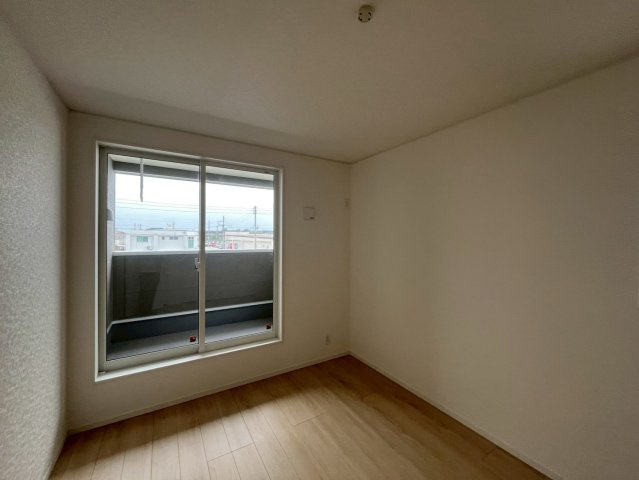 うるま市与那城屋慶名第6　クレイドルガーデン　新築戸建て　全4棟　3号棟の洋室
