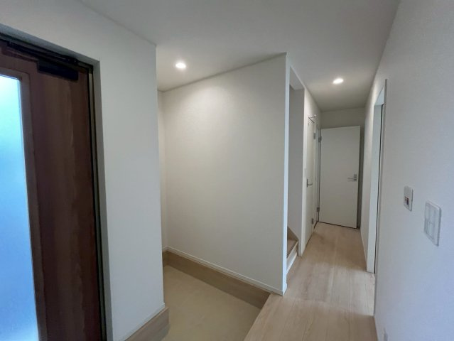 うるま市与那城屋慶名第6　クレイドルガーデン　新築戸建て　全4棟　3号棟の玄関