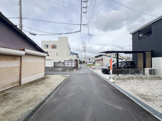 田原本町小室２期の前面道路含む現地写真