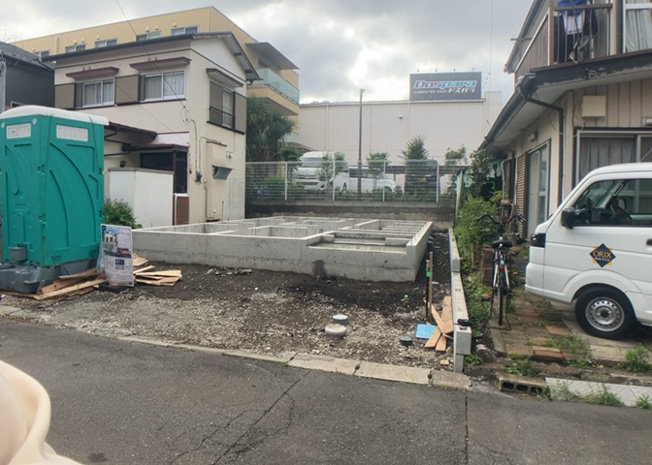 【構造・工法・仕様】 | 木造住宅とは土台、壁、柱など建築物の強度を支える構造体の材に木が使用されている構造を指します。構造体は建物の自重を支えるだけではなく風圧や水圧、積裁荷重などあらゆる衝撃に耐えるための基礎です。