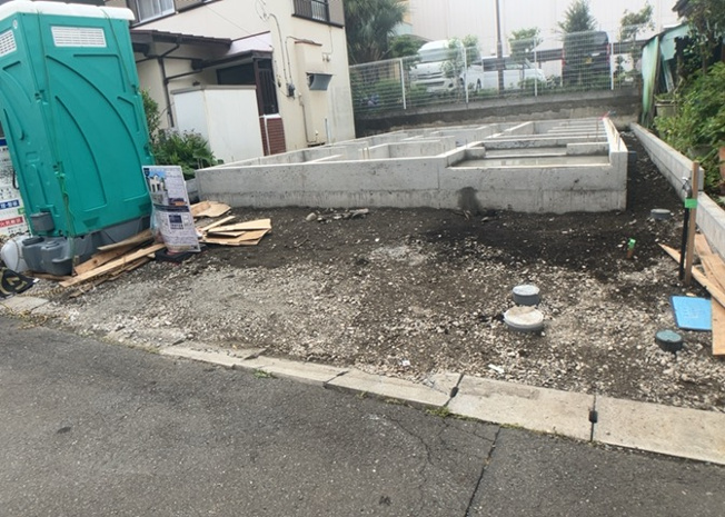 【庭】 | 家族でのBBQを行うのであれば3坪程度の広さがあればよいでしょう。ガーデニングや家庭菜園を楽しむ際は、手入れが行き届く範囲にすると安心です。また、庭のある方角や接道が気になる方は事前に確認しましょう。