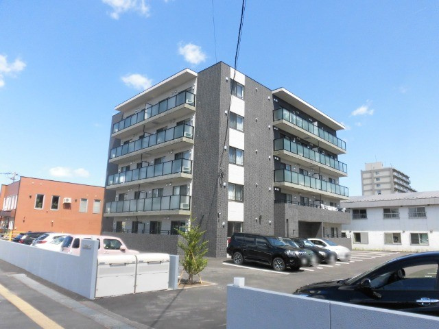 クレストパレス
