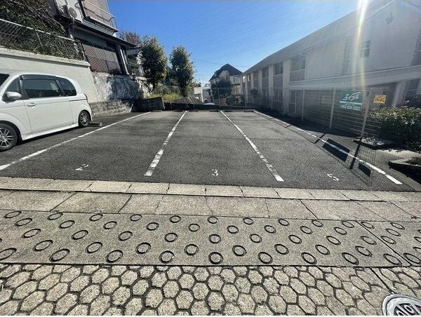 アーバンライフ瑞穂の駐車場