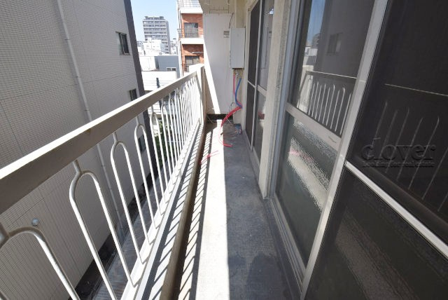 【バルコニー】 | 豊栄マンション | バルコニーの様子。ちなみにバルコニーは専有部分ではなく「共用部分」の扱いです。～即日のご見学可能～　お問合せはお気軽にどうぞ。