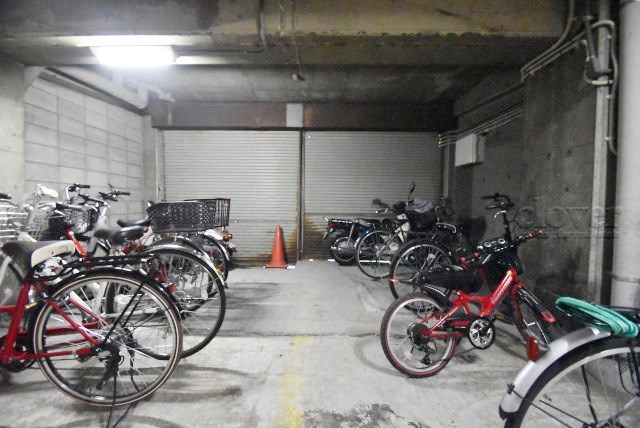 【駐輪場】 | 豊栄マンション | 自転車置き場。マンションの共用部にあたります。空きの有無や駐輪料金、各戸の台数制限などについては、改めてお問い合わせください。～即日のご見学可能～　お問合せはお気軽にどうぞ。