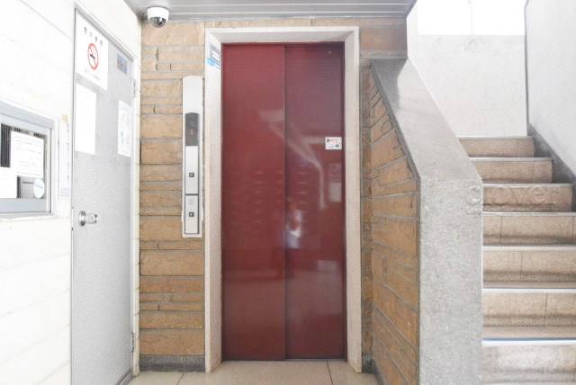 【設備】 | 豊栄マンション | 無いと困ってしまう設備の筆頭がエレベーター。定期的なメンテナンスが必要な大型機械です。よく整備されていることをご確認ください。～即日のご見学可能～　お問合せはお気軽にどうぞ。