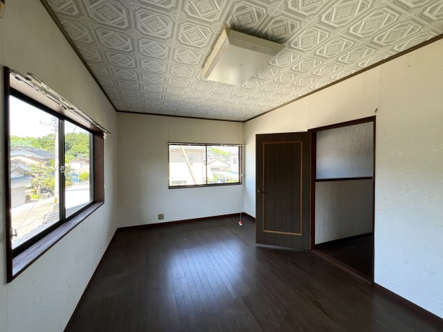 西伯郡南部町円山　中古住宅の洋室|２階