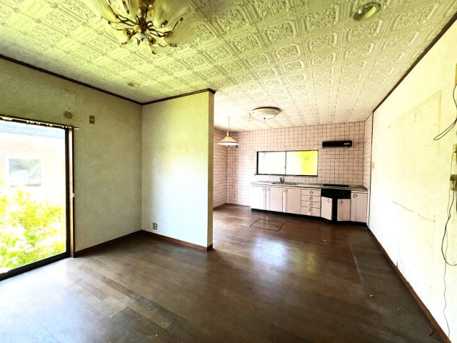 西伯郡南部町円山　中古住宅の居間・リビング