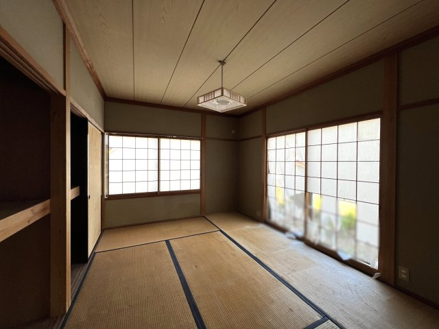 西伯郡南部町円山　中古住宅の和室|１階