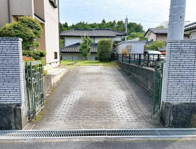 那珂市平野　中古戸建の駐車場