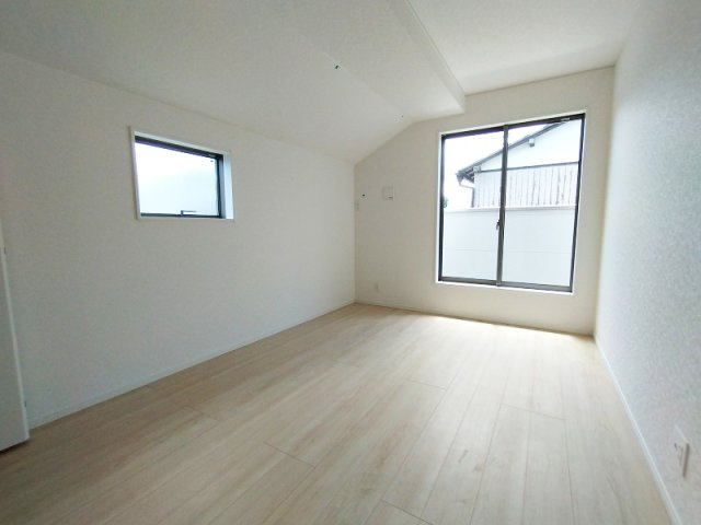 【寝室】 | 練馬区大泉学園町2丁目　新築一戸建住宅　全1棟　(保谷店) | 2階6.5帖/さまざまな家具を取り入れやすいナチュラルな内装。