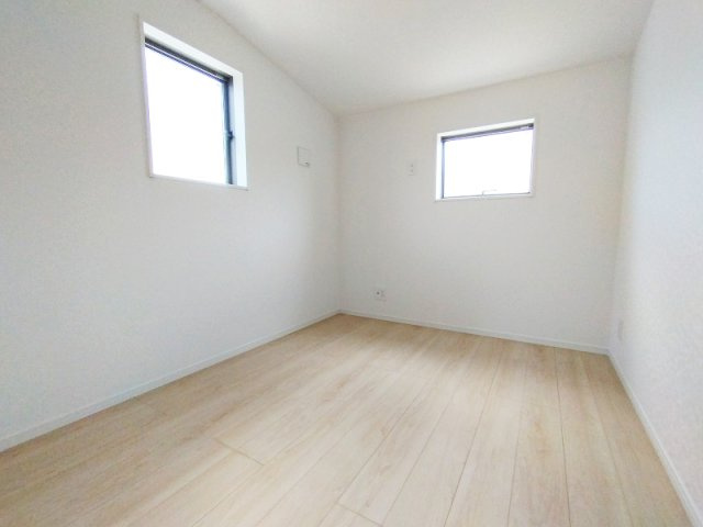 【収納】 | 練馬区大泉学園町2丁目　新築一戸建住宅　全1棟　(保谷店) | 2階3.75帖/季節物の衣類や趣味用品もまとめてしまえる大容量の収納スペース。