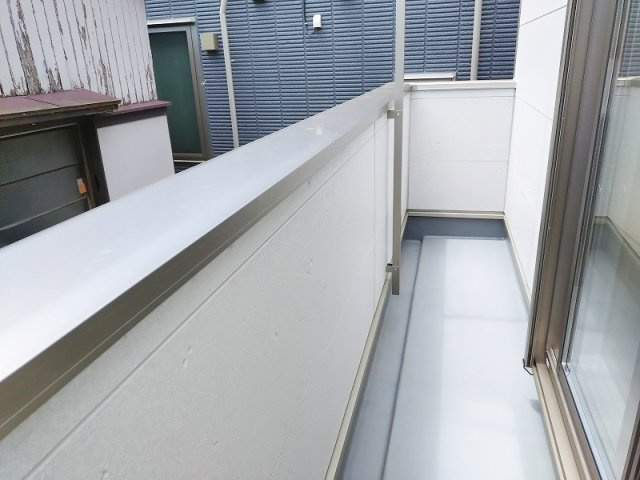 【バルコニー】 | 練馬区大泉学園町2丁目　新築一戸建住宅　全1棟　(保谷店) | 陽当たり良くお洗濯に便利な南面バルコニー。
